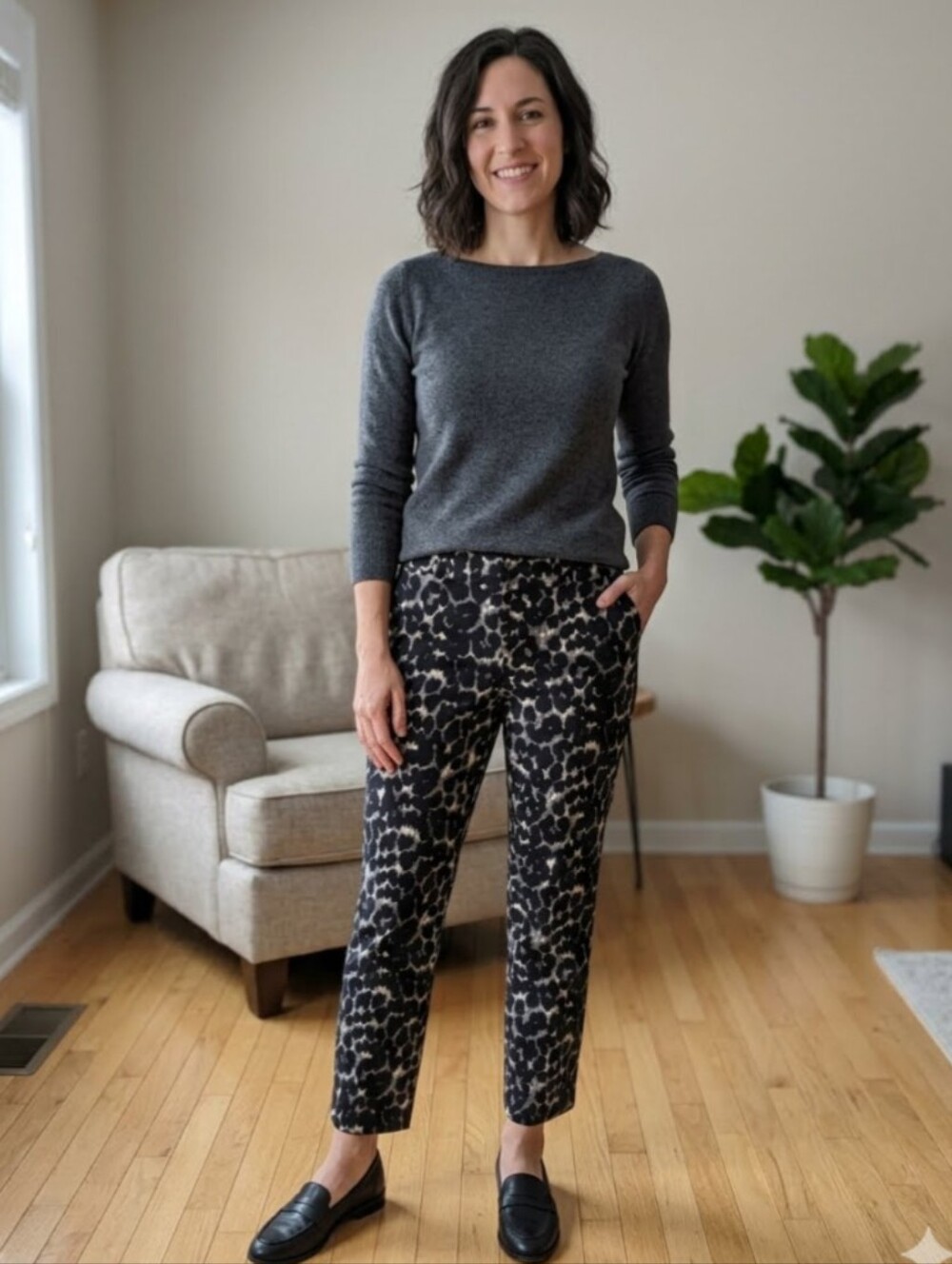 Old Navy Black and Gray Leopard Harper Mid Rise Pixie Straight Leg Pants Size 2